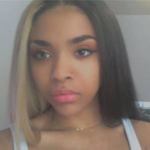 Meet your Posher, Melina